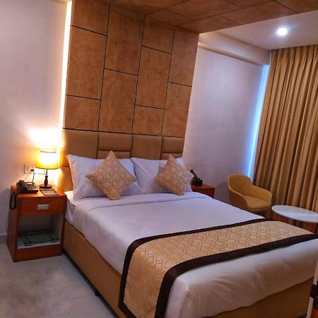 Royal Residency Hotel Kannangad ภายนอก รูปภาพ