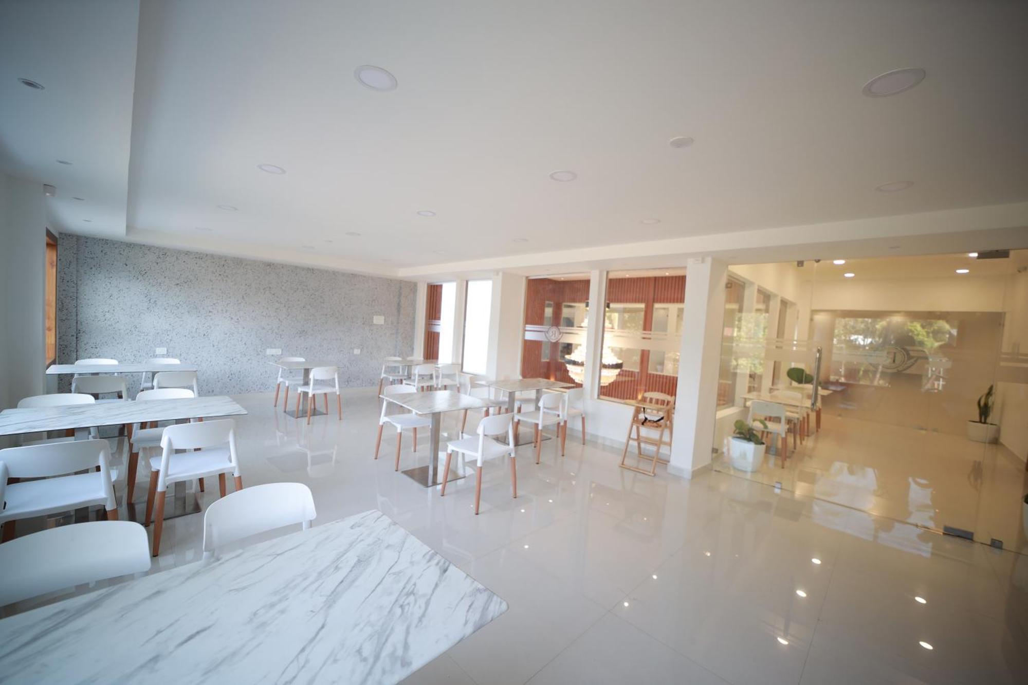 Royal Residency Hotel Kannangad ภายนอก รูปภาพ